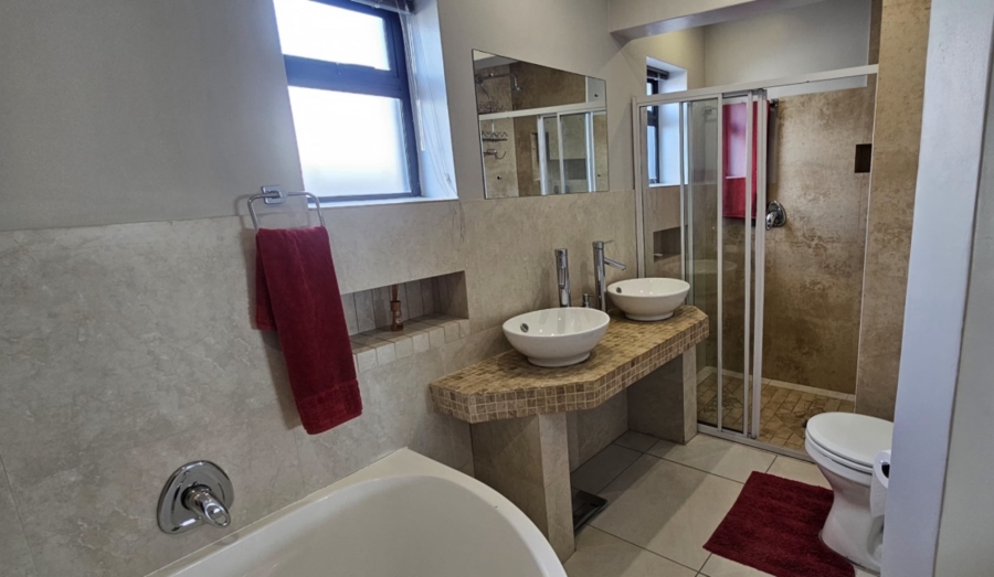 4 Bedroom Property for Sale in Perlemoenbaai Western Cape